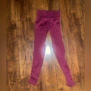 Scrunch Seamless Ribbed Contour Leggings
Burgundy 
Lazuli Label